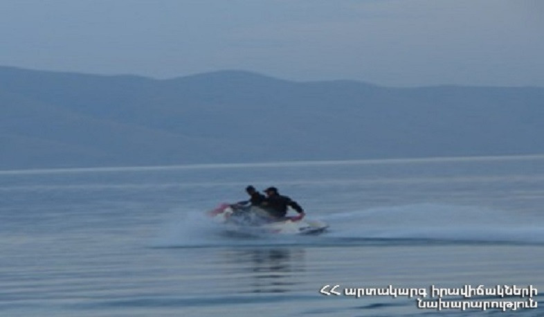 Սևանա լճում ջրափրկարարները նավակը մոտեցրել են ափին