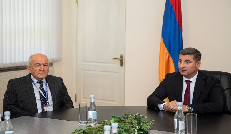 Գնել Սանոսյանը Քաղաքացիական ավիացիայի կոմիտեի աշխատակազմին է ներկայացրել Միհրան Խաչատրյանին