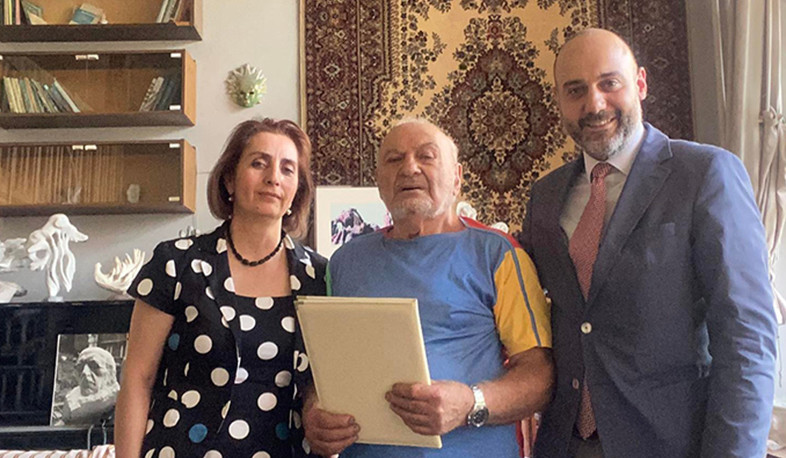 Վահրամ Դումանյանը շնորհավորել է ՀՀ ժողովրդական նկարիչ Լևոն Թոքմաջյանի ծննդյան 85-ամյակը