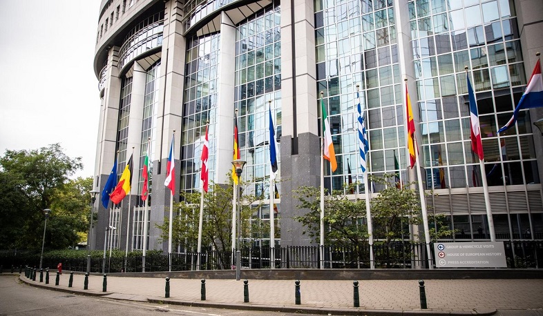 Европарламент поддержал призыв дать Украине и Молдавии статус кандидатов в ЕС