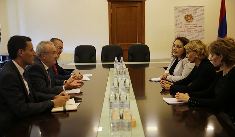 ԿԳՄՍ նախարարը և ՀԲ հայաստանյան գրասենյակի տնօրենը քննարկել են բուհական համակարգի թվայնացման հնարավորությունը