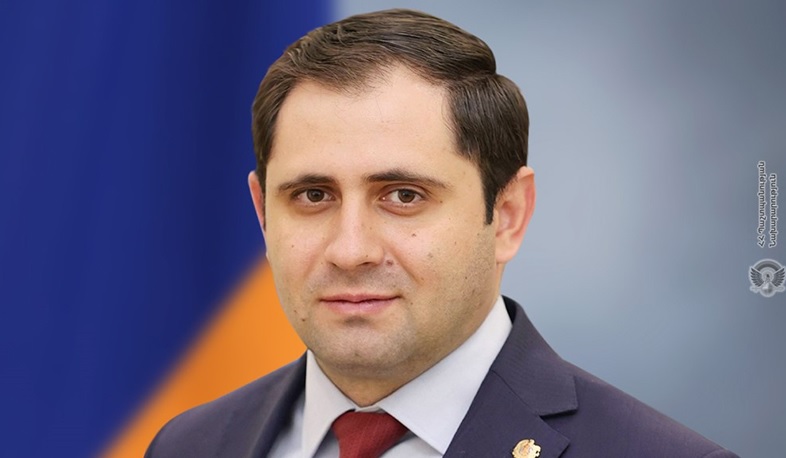 Министр обороны Армении Сурен Папикян отправился в Москву