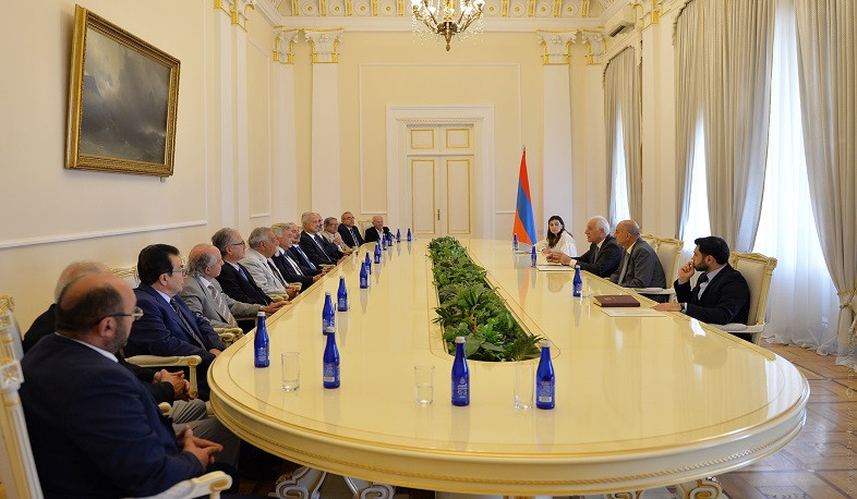 Президент Ваагн Хачатурян принял делегацию партии «Рамкавар Азатакан»