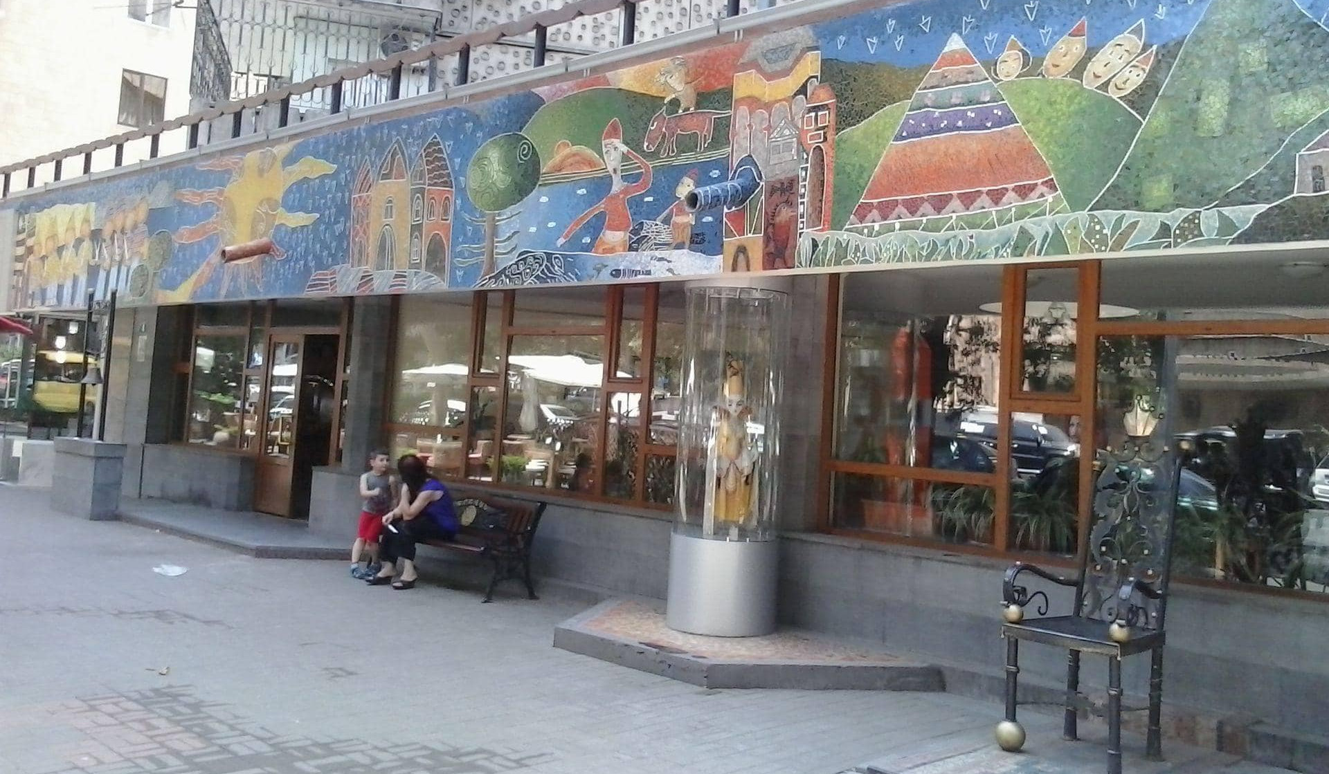 Բացահայտվել է «Ընթերցողի արձանի» արույրե գրքի և Տիկնիկային թատրոնի երկաթե զանգի գողությունը