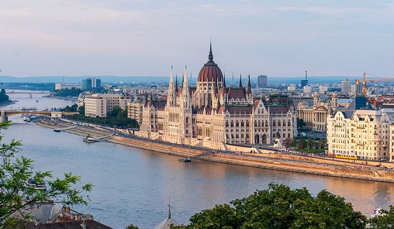 Венгрия призвала прекратить вводить санкции против России