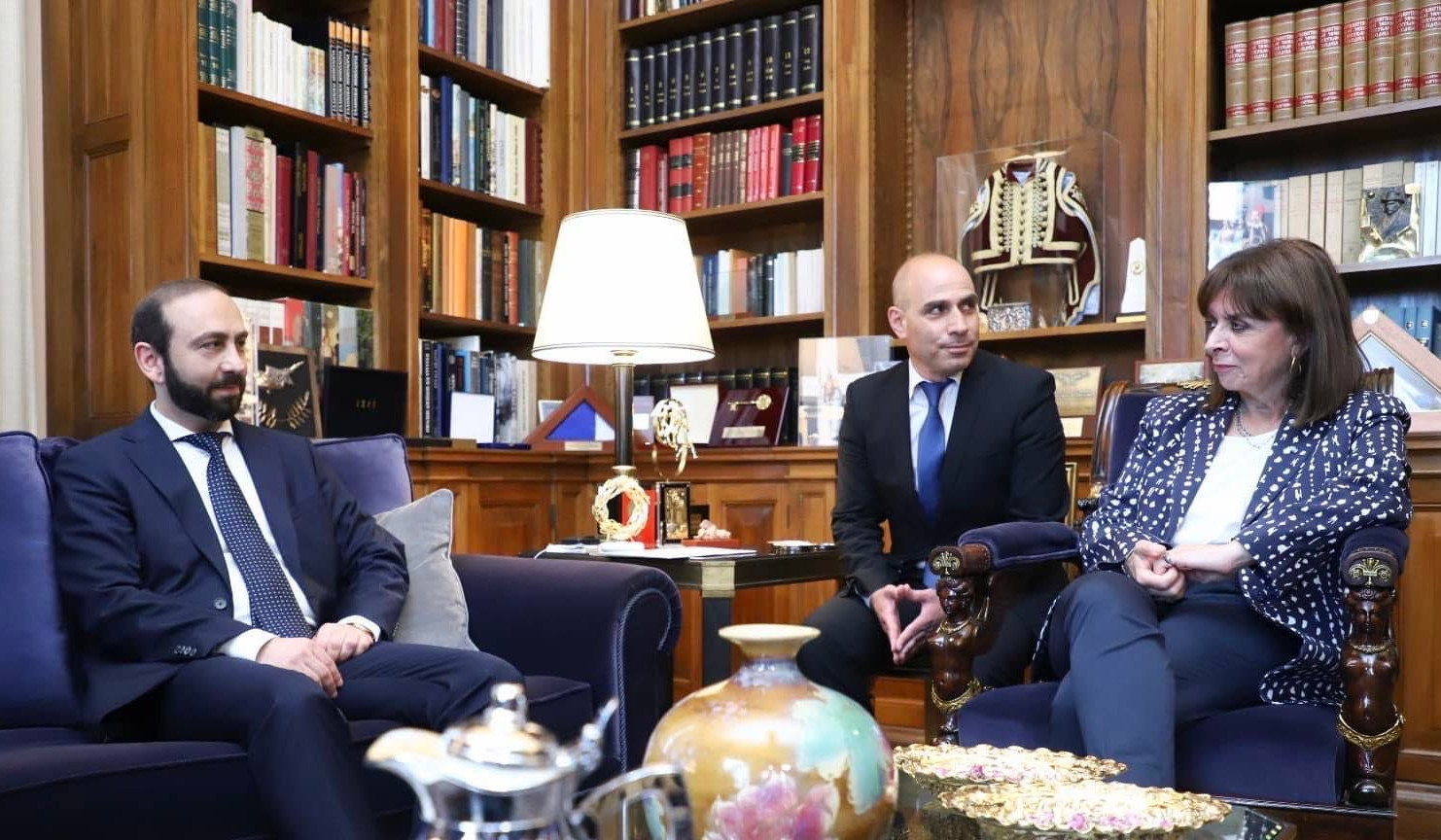 Министр иностранных дел РА встретился с Президентом Греции