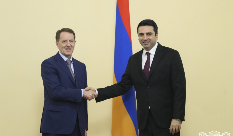 Alen Simonyan Aleksey Qordeyevin başçılıq etdiyi nümayəndə heyətini qəbul edib