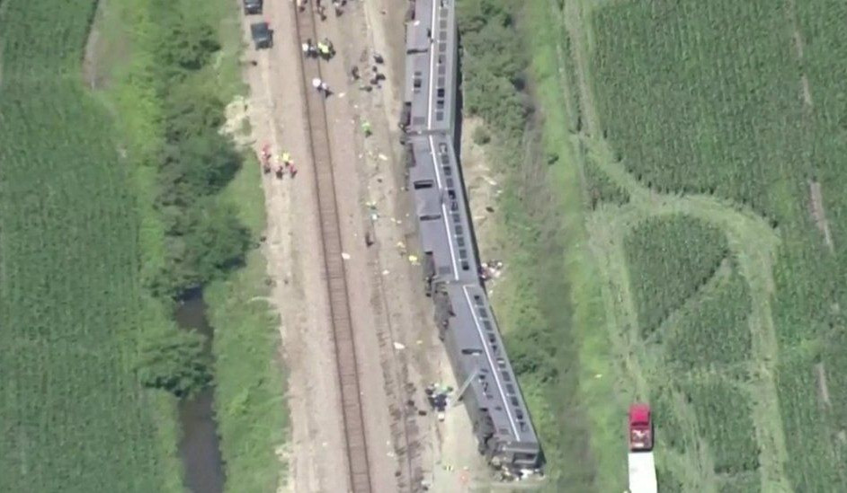 Train derails in Missouri killing three