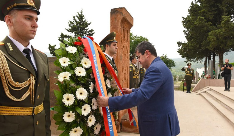Arayik Harutyunyan pays tribute to Motherland Martyrs and Missing Freedom Fighters
