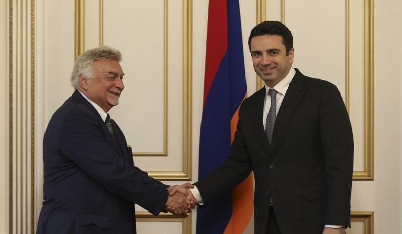 Alen Simonyan receives delegation led by Chairman of Central Board of Ramgavar Liberal Party