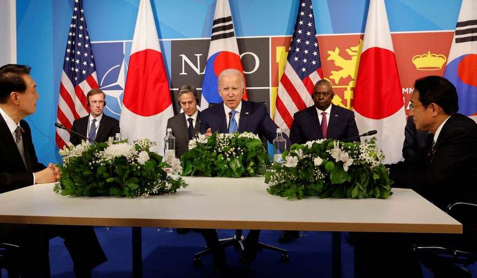 В Мадриде состоялась трехсторонняя встреча лидеров Южной Кореи, США и Японии