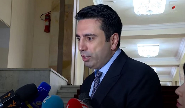 Եթե չեն գալիս դահլիճ, աշխատավարձ ինչո՞ւ են ստանում ընդդիմադիր պատգամավորները. Ալեն Սիմոնյան