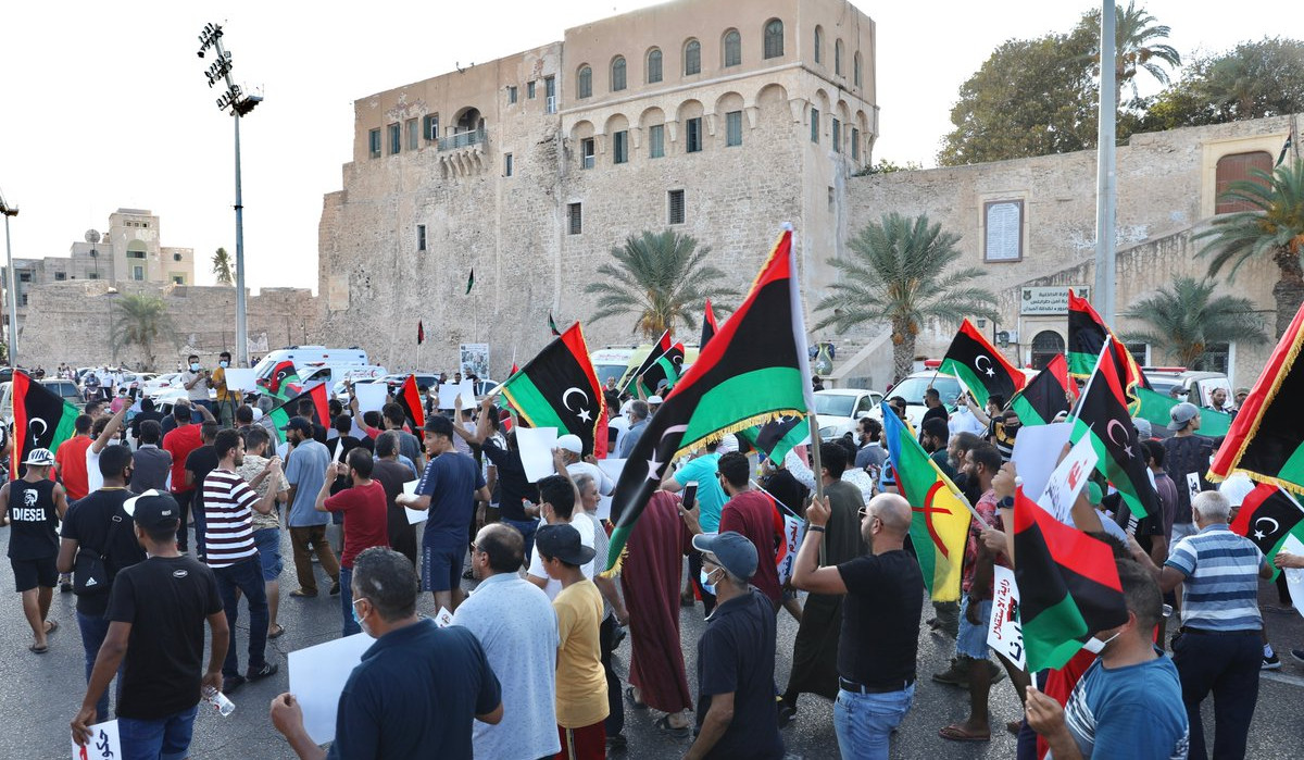 В Ливии проходят массовые протесты: протестующие взяли здание парламента в Тобруке