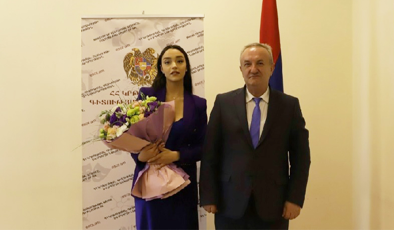 Վահրամ Դումանյանը նորանոր հաջողություններ է մաղթել երգչուհի Ջուլիանա Գրիգորյանին