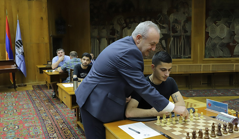 Վահրամ Դումանյանը հետևել է Արսեն Եղիազարյանի անվան հուշամրցաշարի ընթացքին