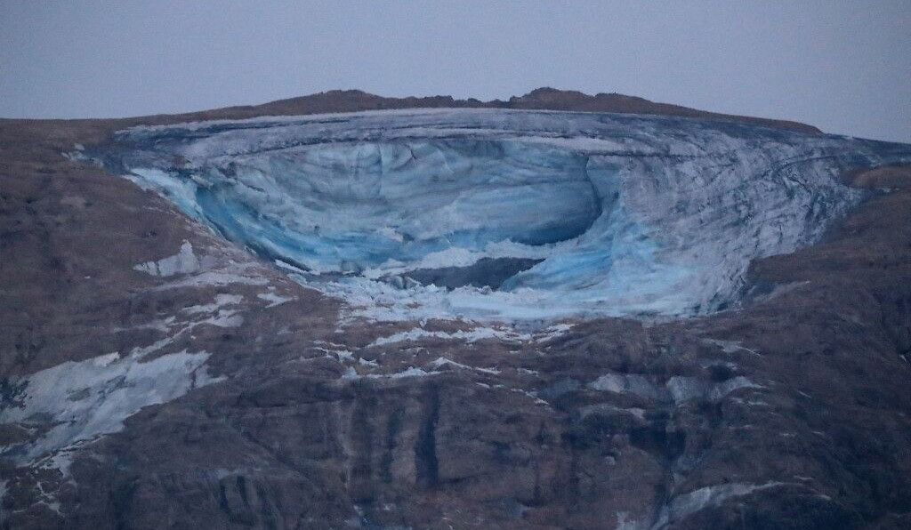 Hopes fade for missing climbers in Italian glacier collapse