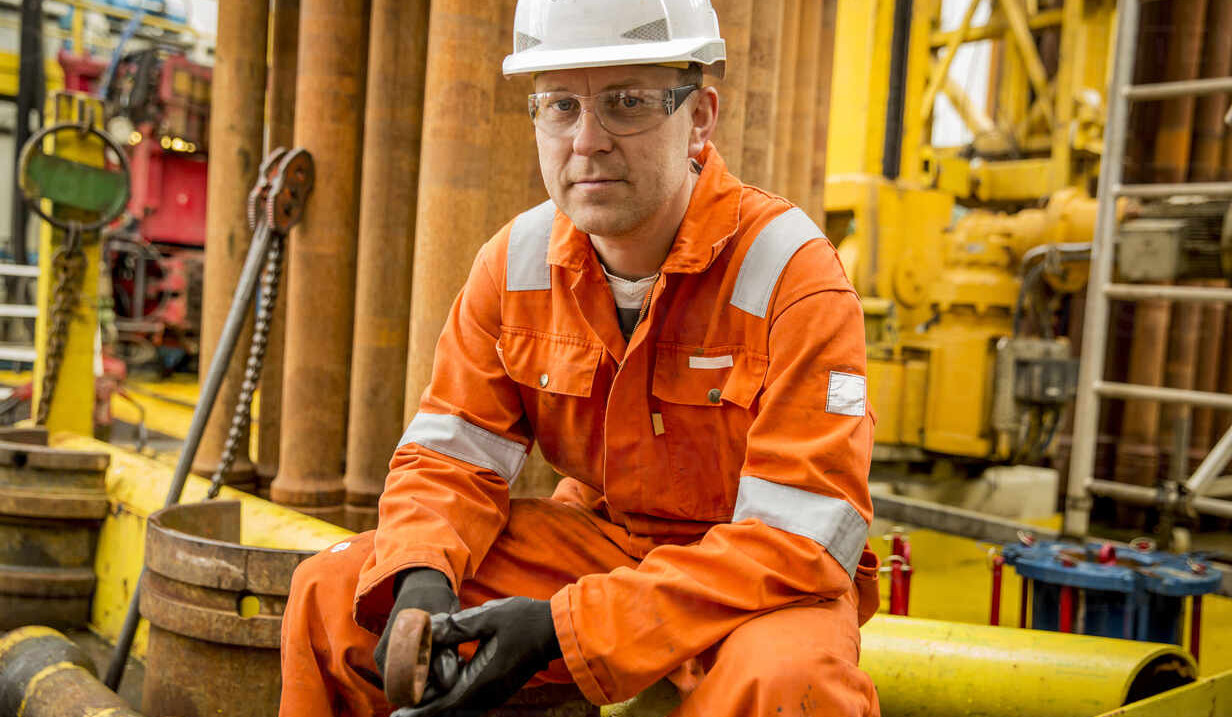 Norwegian oil and gas workers start strike, cutting output