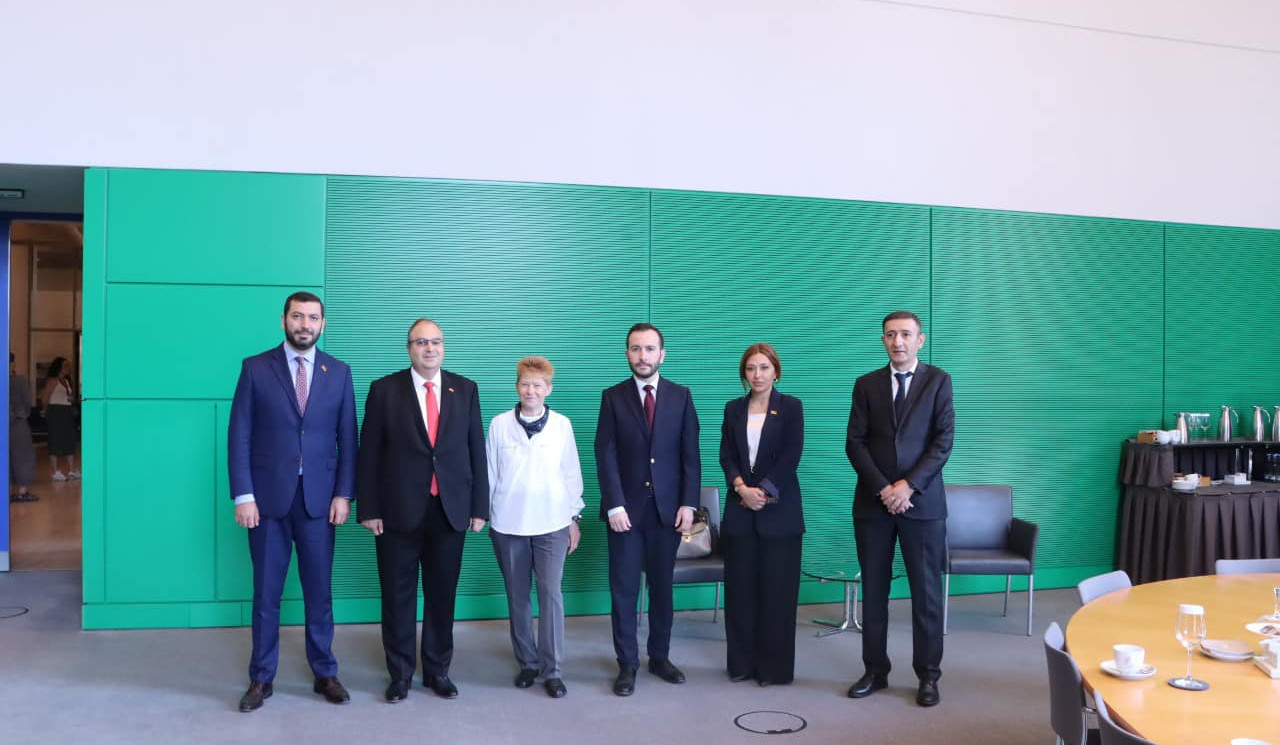 Members of Armenia-Germany friendship group presented regional developments to vice president of Bundestag