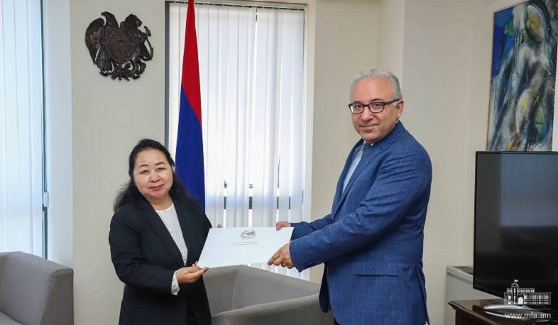 Ambassador of Laos handed over copy of her credentials to Deputy Minister of Foreign Affairs of Armenia