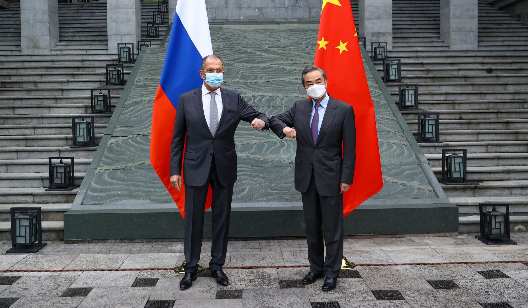 Главы МИД России и Китая сочли неприемлемыми односторонние санкции Запада