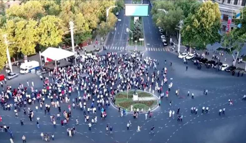 Ընդդիմությունը հանրահավաք է արել Ֆրանսիայի հրապարակում