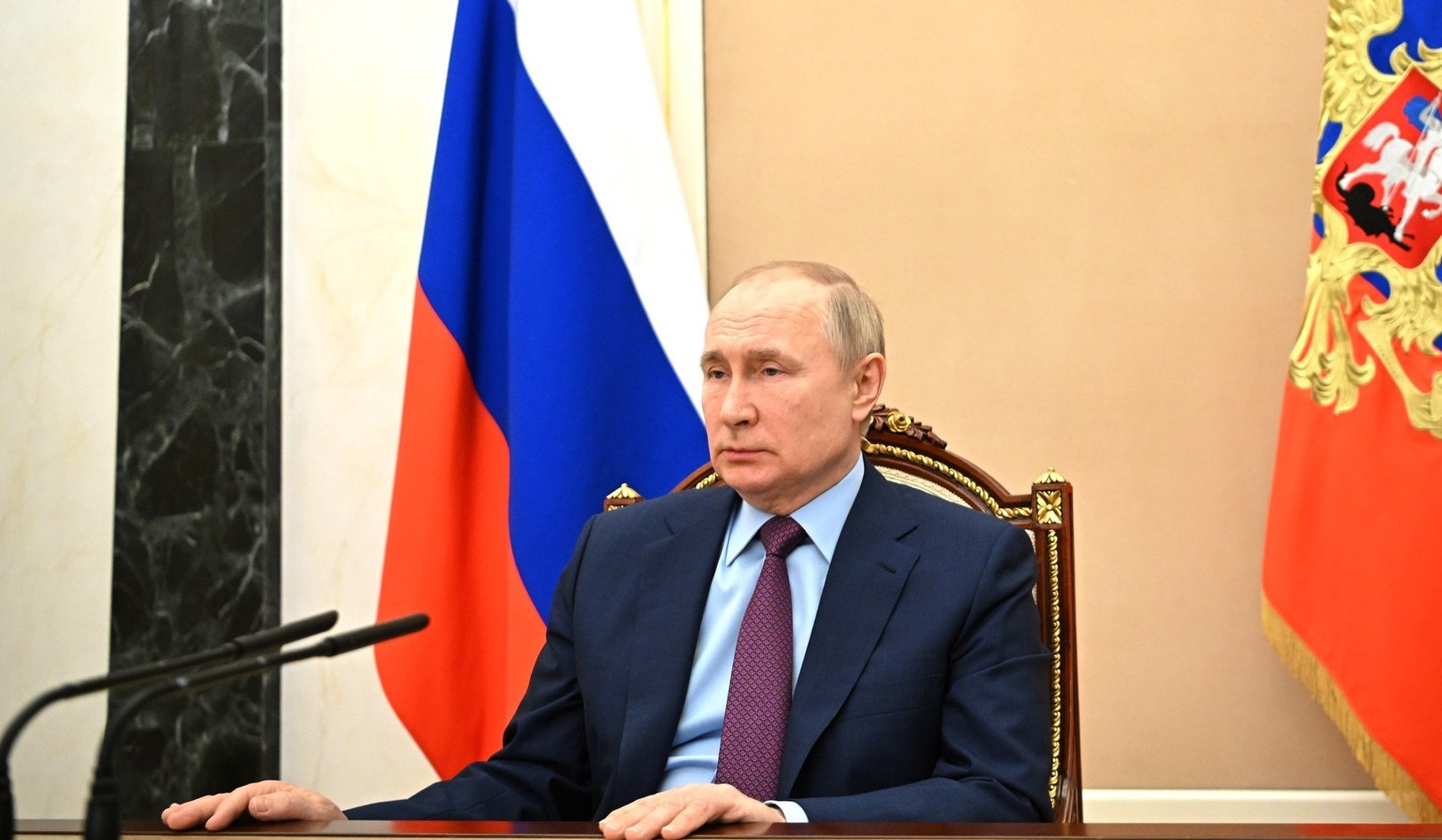 Путин призвал российские компании быть готовыми к эмбарго на нефть