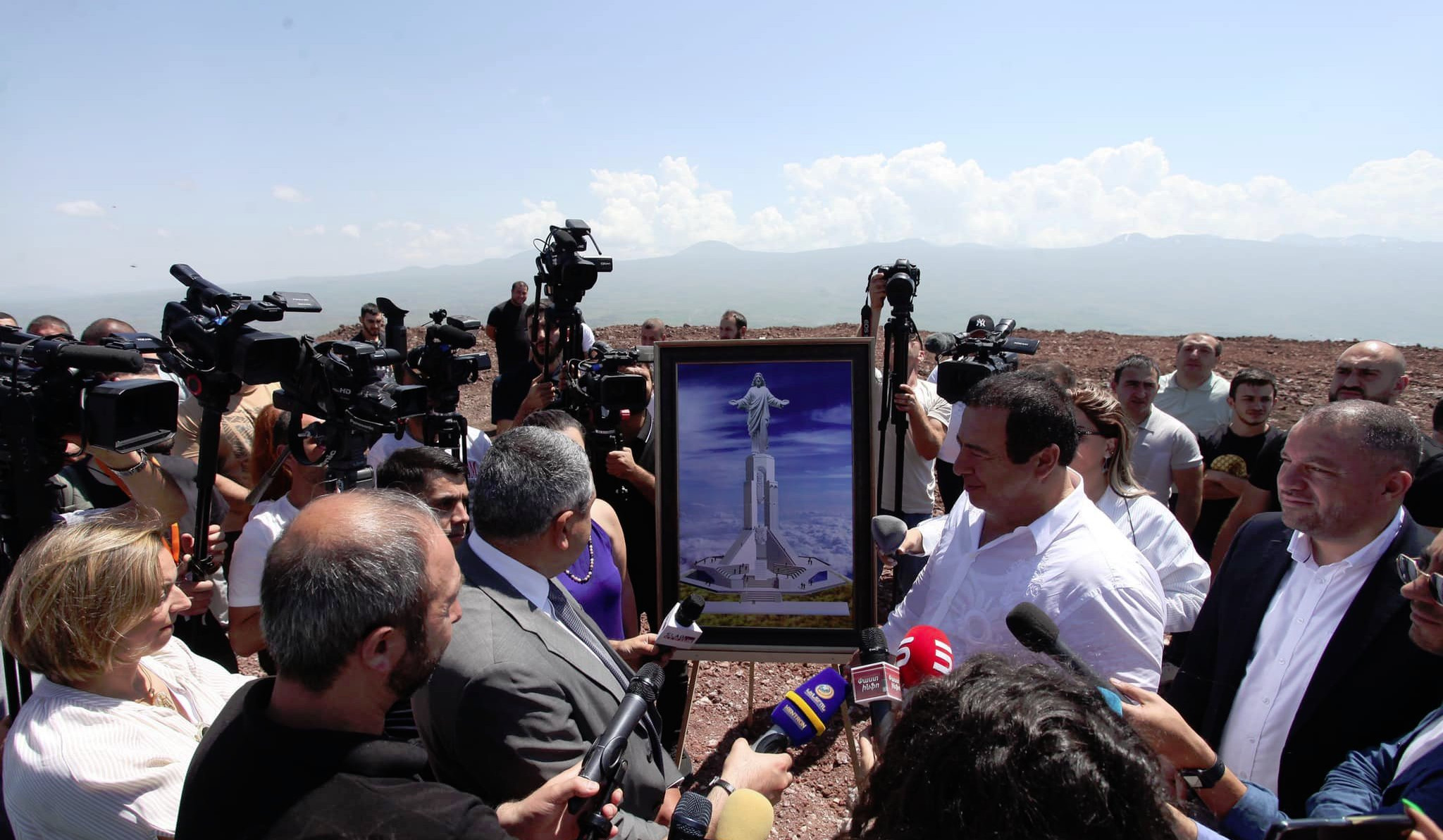 Հիսուս Քրիստոսի արձանի շինարարությունը մեկնարկելու է միայն պատկան մարմինների դրական եզրակացություններից հետո. «Գագիկ Ծառուկյան» հիմնադրամ