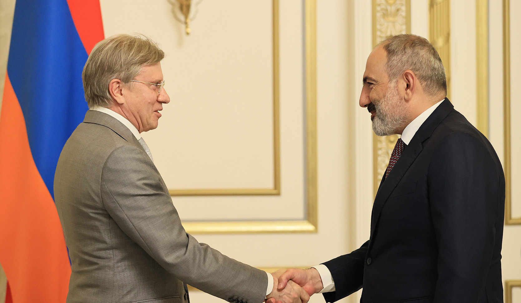 Pashinyan discusses issues of deepening cooperation with Minister of Transport of Russia