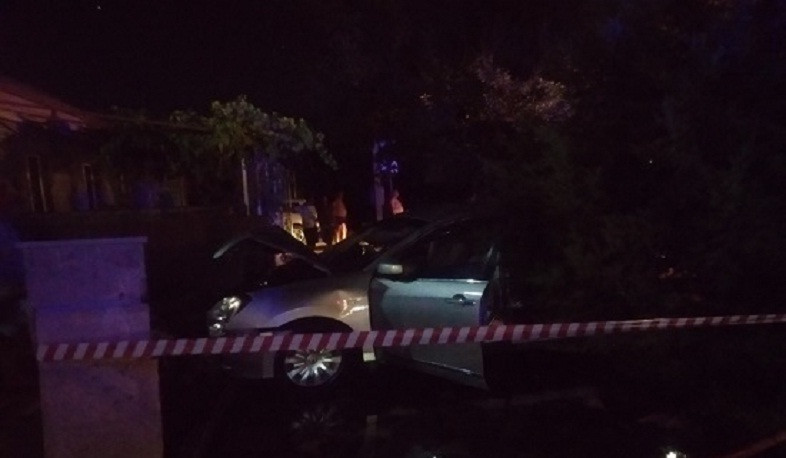 Մեքենան բախվել է պարսպին և բռնկվել. վարորդը հոսպիտալացվել է