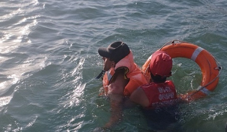 Ջրափրկարարները քաղաքացուն մոտեցրել են ափ