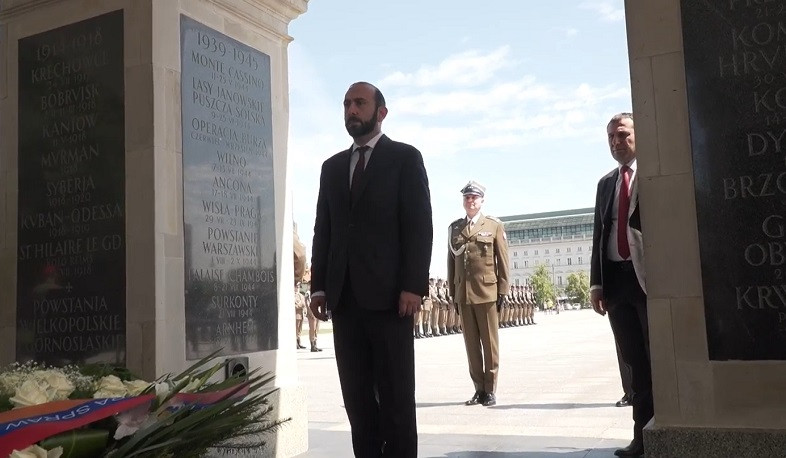 Armenia’s Foreign Minister paid tribute to memory of soldiers who died for Poland