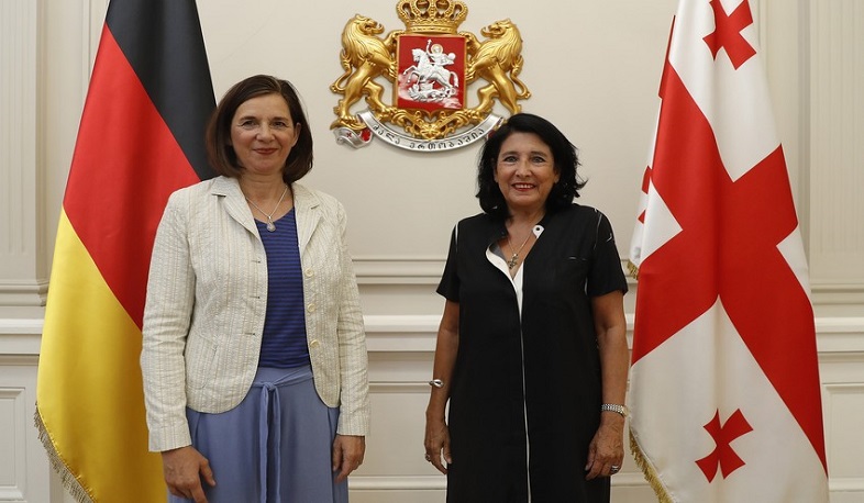 Azərbaycan və Ermənistanın xarici işlər nazirlərinin görüşü regionda sülh və sabitliyin möhkəmləndirilməsi üçün müsbət addımdır: Zurabişvili