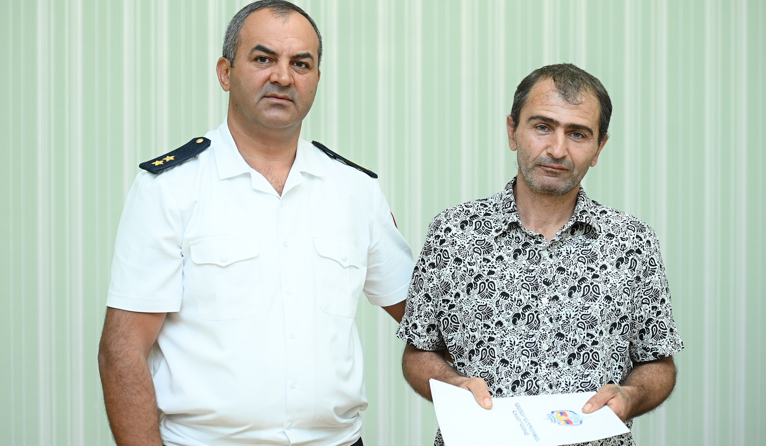 Արթուր Դավթյանը Երևանի բնակիչ Արայիկ Անանյանին պարգևատրել է քաղաքացու կյանքը փրկելու համար