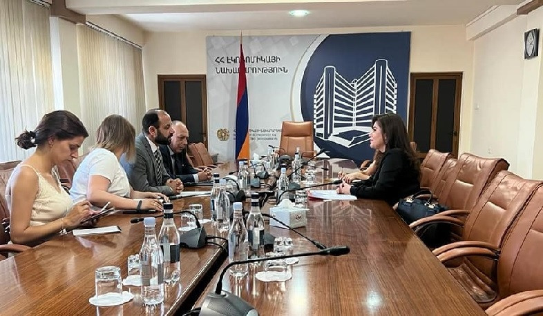 Էկոնոմիկայի փոխնախարարը և Ալբանիայի դեսպանը մտքեր են փոխանակել համատեղ գործարար համաժողովների կազմակերպման վերաբերյալ