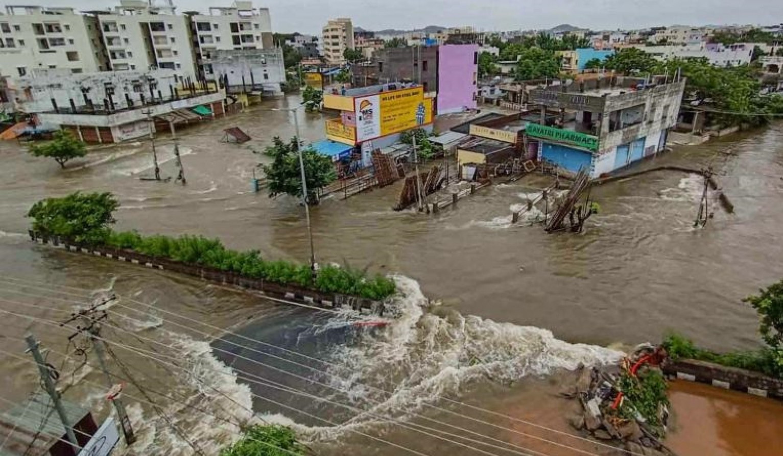 Heavy rain causes flooding across India