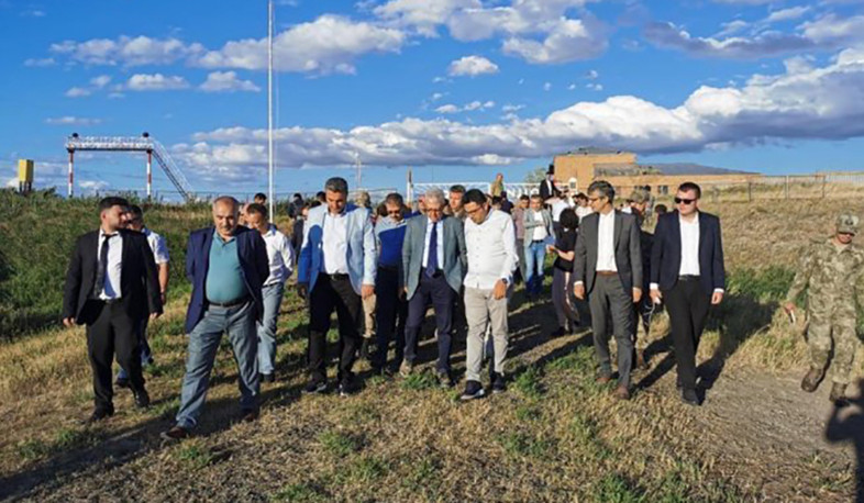 Спецпредставитель Турции Кылыч посетил турецко-армянскую границу