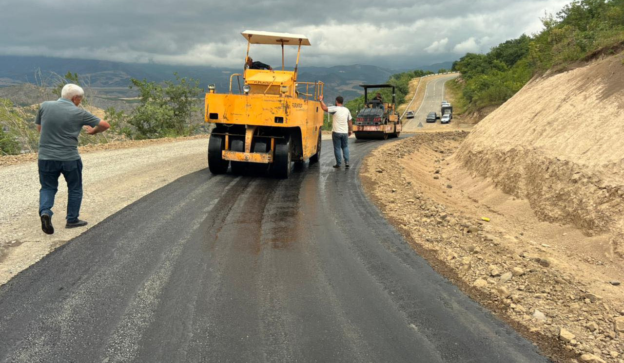 Կապան-Ճակատեն շրջանցիկ ճանապարհահատվածում մեկնարկել են ասֆալտապատման աշխատանքները