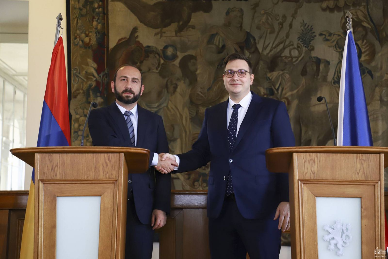 Güc tətbiqi nəticəsində yaranan reallıqlar regionda sülh üçün sabit zəmin yarada bilməz: Ararat Mirzoyan