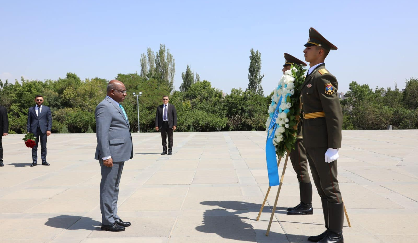 Председатель Генеральной Ассамблеи ООН посетил мемориальный комплекс Цицернакаберд и почтил память жертв Геноцида армян