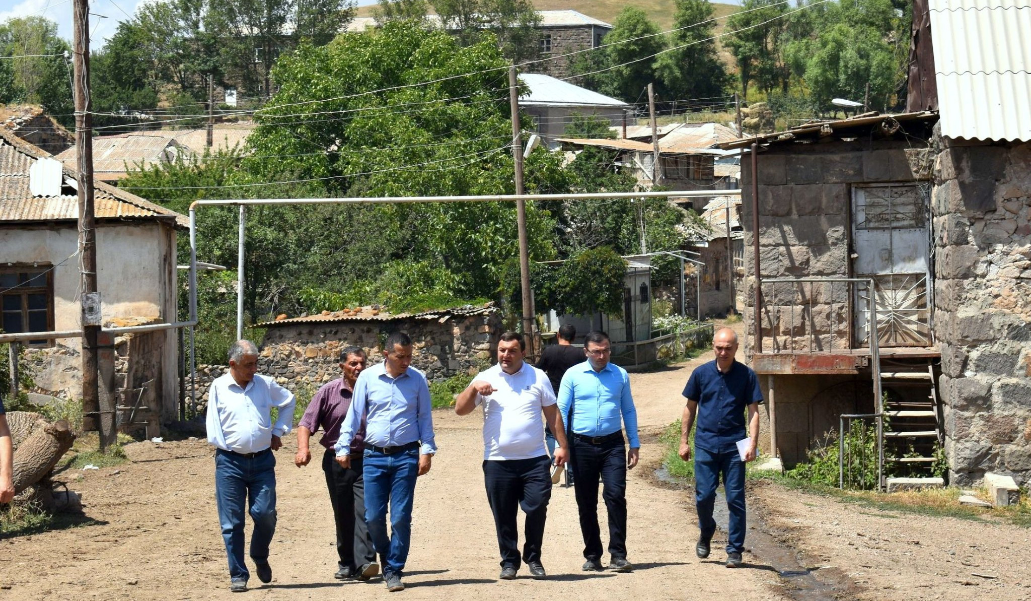 Սյունիքի մարզպետն այցելել է Սիսիան համայնքի բնակավայրեր, հանդիպել վարչական ղեկավարների ու բնակիչների հետ