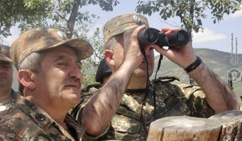 ԶՈՒ ԳՇ պետն այցելել է հարավարևելյան ուղղությամբ տեղակայված զորամասերից մեկը, տվել ցուցումներ