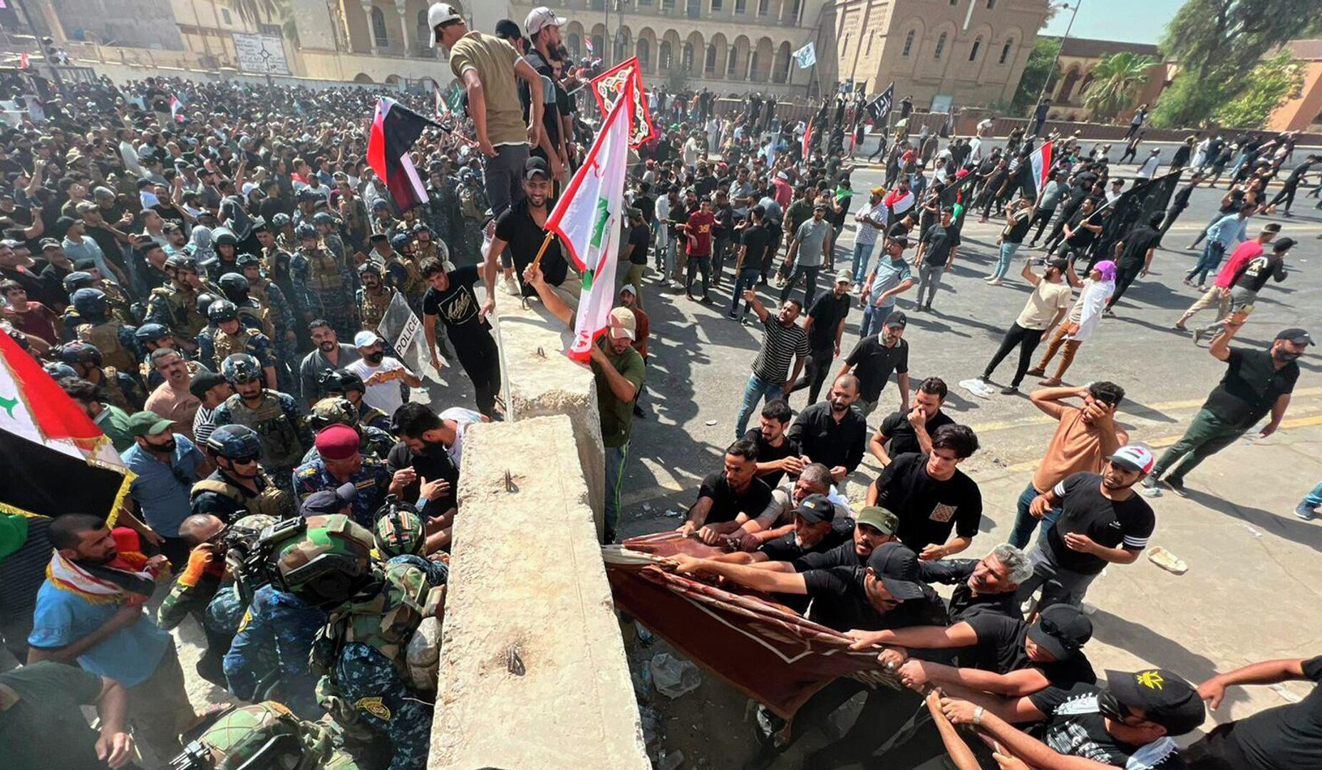 В Багдаде возобновились массовые демонстрации: число пострадавших достигло 60