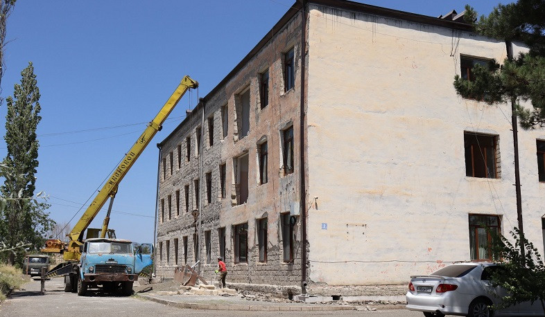 Stepanakertdəki Antonia Arslan Erməni-İtalyan Təhsil Kompleksinin binası bərpa olunur