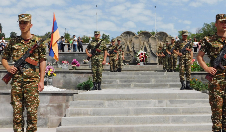 Զինվորական երդման արարողություն Քաղաքային պանթեոնում
