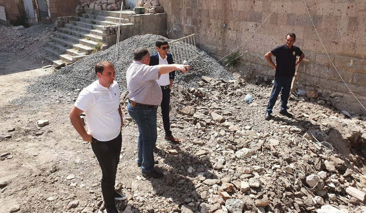 Մեկ մլրդ 300 մլն դրամ Թալինի ԲԿ-ի վերակառուցման համար. Արագածոտնի մարզպետն այցելել է շինհրապարակ