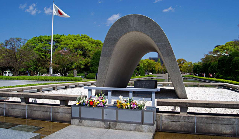 В Японии минутой молчания почтили память жертв атомной бомбардировки Хиросимы