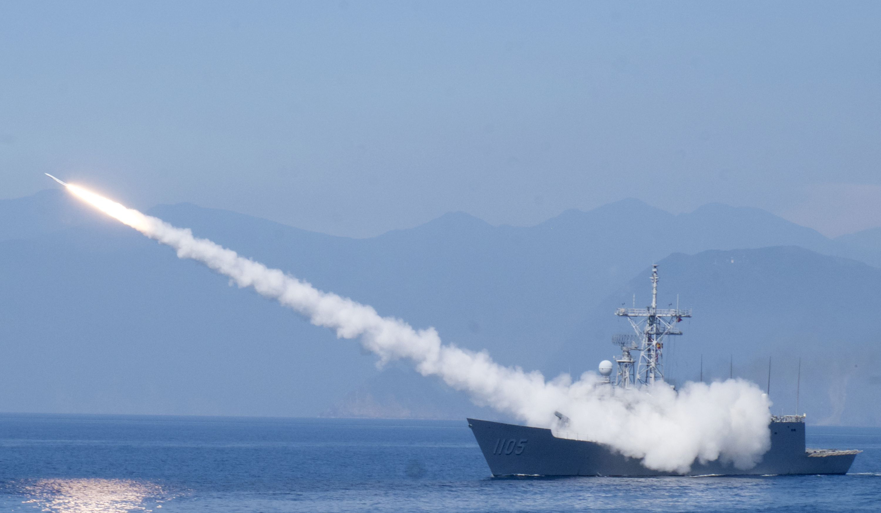 Китай решил продолжить военные учения в Тайваньском проливе