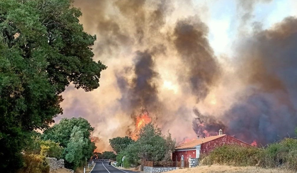 Wildfire rages in northern Italy