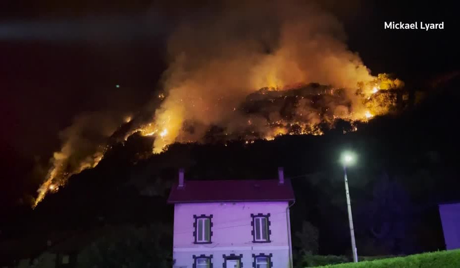 Wildfires blaze in southeastern France