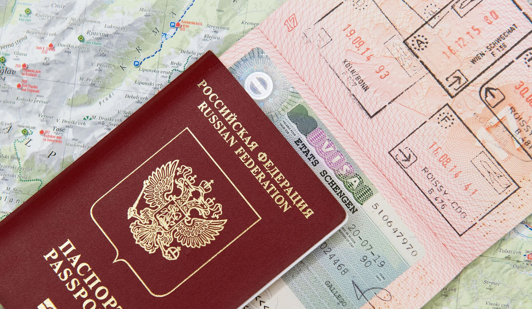 Some officials urge EU to stop issuing tourist visas to Russians